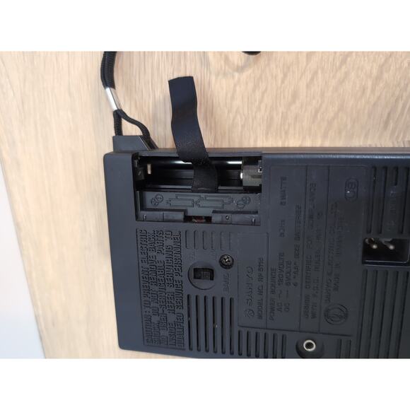 Vintage Sanyo RP 5115 FM/AM 2 Band Receiver AC Battery Radio Solid State Working - Picture 11 of 11